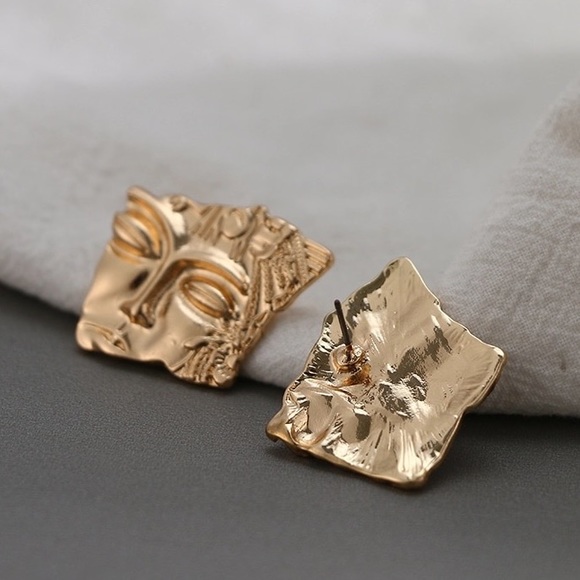 ✨ 🖤SALE🖤 ✨Vintage Style Gold Earrings - Picture 3 of 6